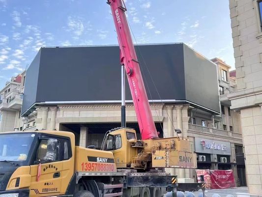 Écran LED extérieur polyvalent avec un taux de rafraîchissement élevé